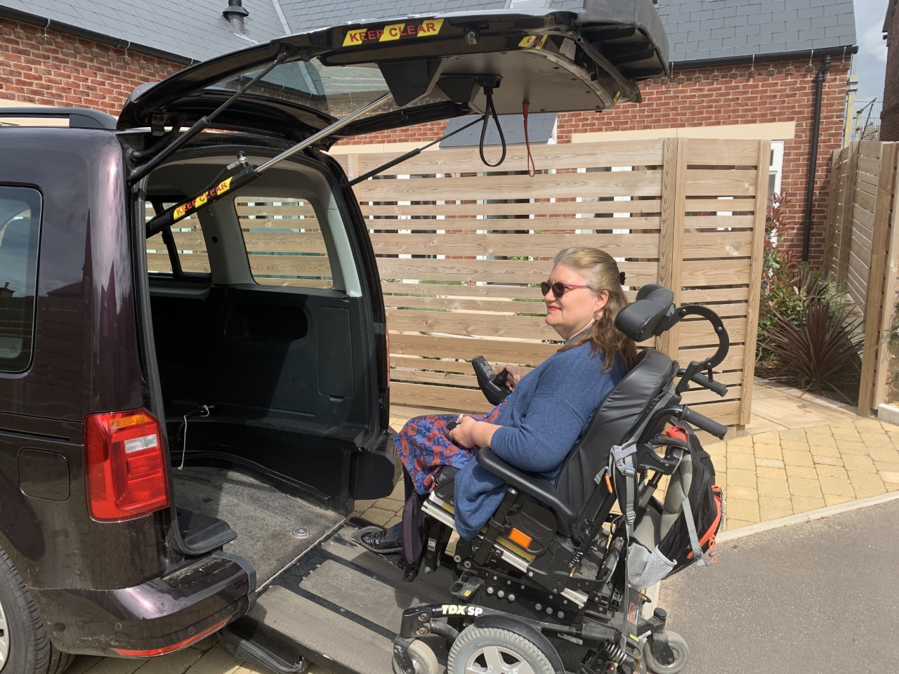 Hydraulic car lift picture